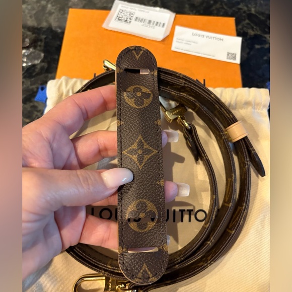 ‼️SOLD‼️Brand New Louis Vuitton adjustable shoulder strap - Picture 2 of 10
